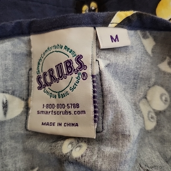 S.C.R.U.B.S. Women's Scrub Top Spooky Eyes Print V Neck Size Medium - Picture 2 of 9